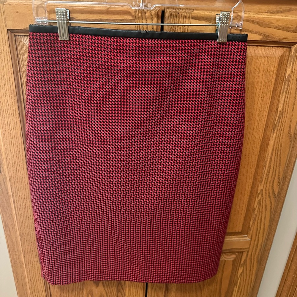 Elegant Red Express Houndstooth Skirt
